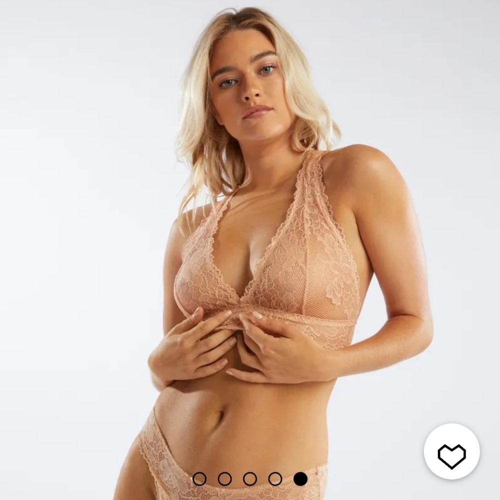 SAVAGE X FENTY Lace Racerback Bralette Honey Nude